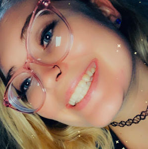 Meet your Posher, Nicole d